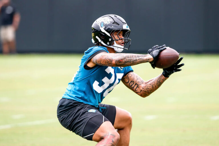 Eagles work out 3 free agents