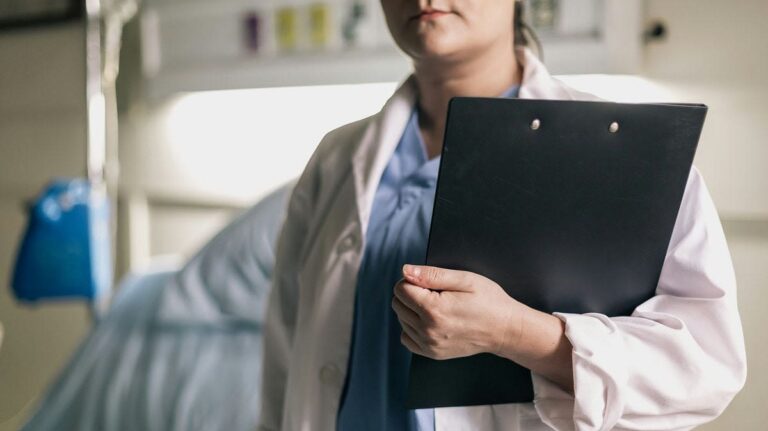Former Trump officials praise lawsuit against AMA to further healthcare transparency