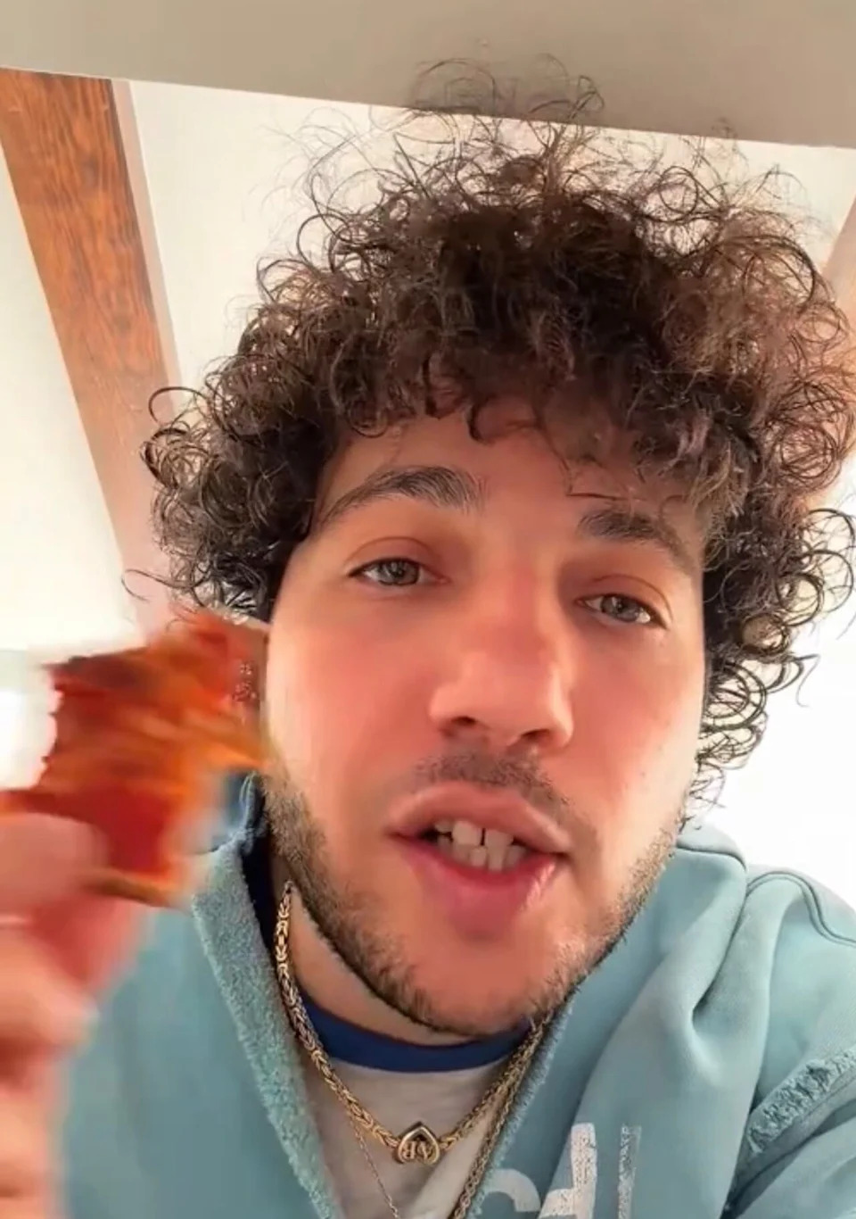 He chose a large thin crust cheese pizza from Domino's for the whole five-day experiment.  / TikTok@itsbennyblanco