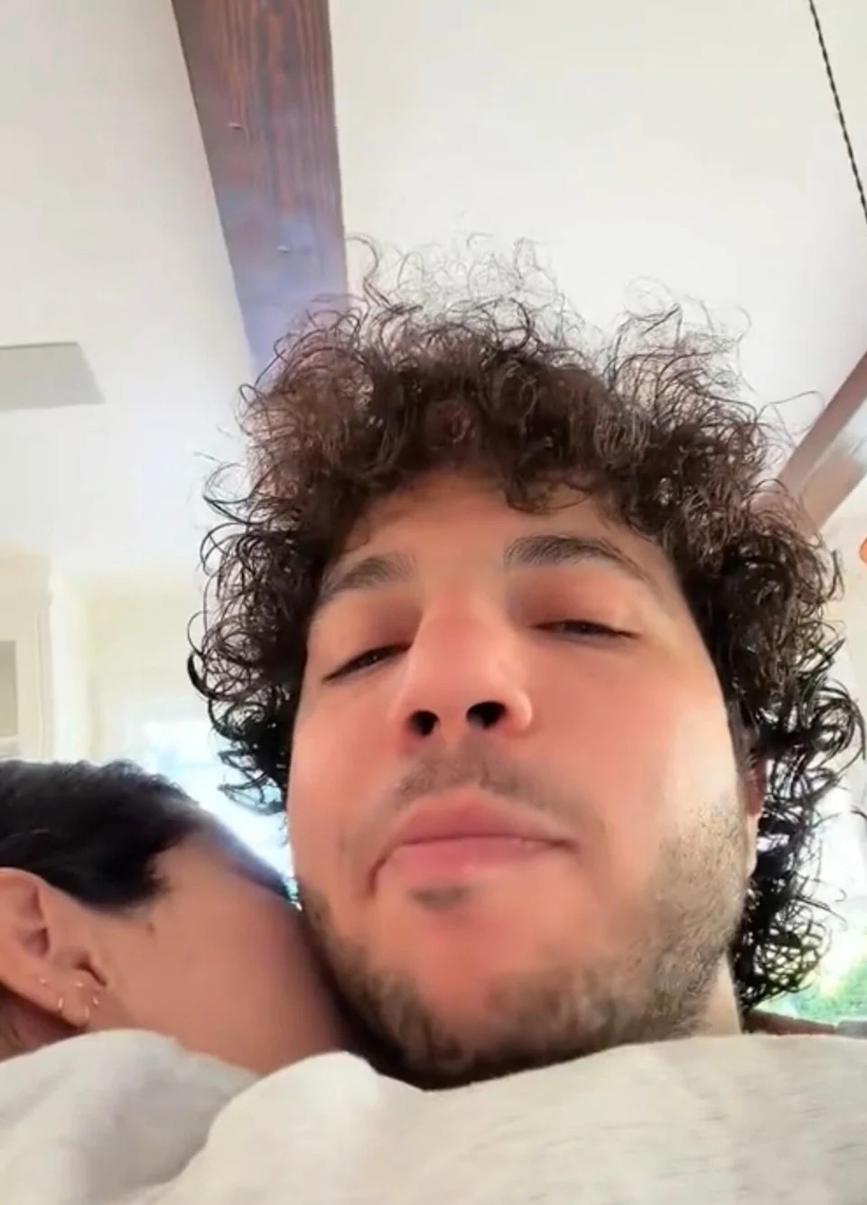 Gomez supported her husband through the unconventional weight loss experiment.  / TikTok@itsbennyblanco