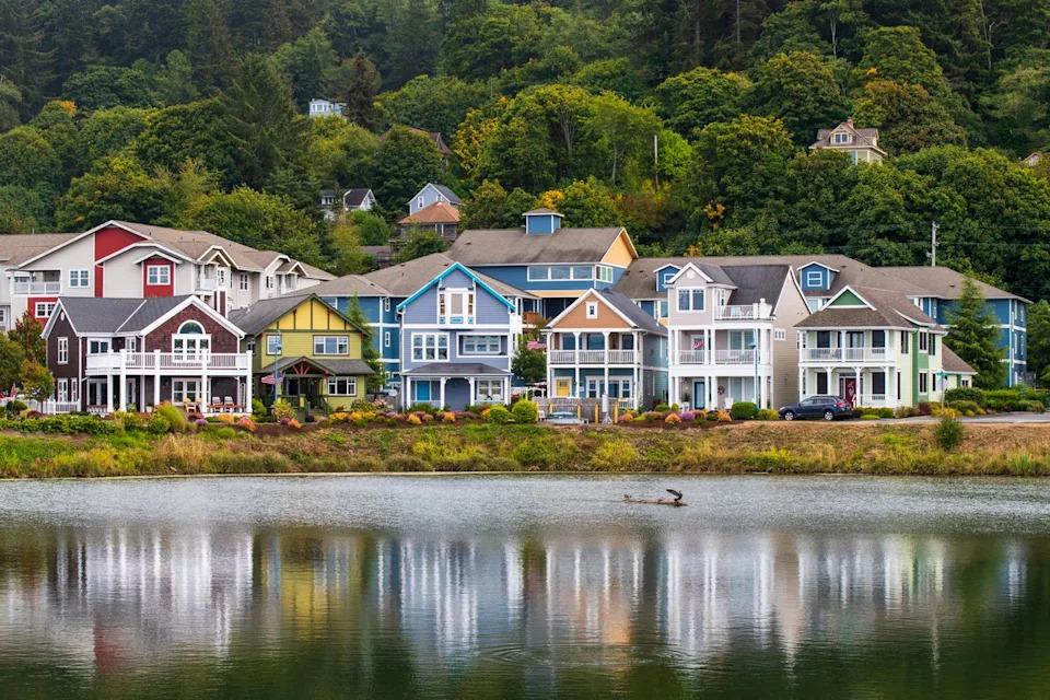 Colorful houses on the water in Astoria, Oregon.Credit: aimintang/Getty Images