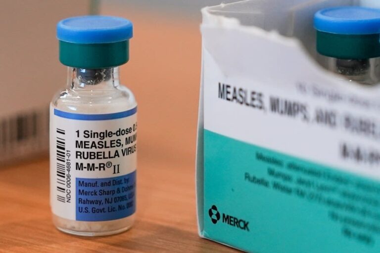 Illinois health officials urge measles vaccine checks Illinois health officials urge measles vaccine checks