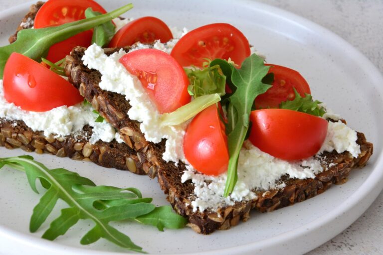 Does cottage cheese really help you build muscle and lose fat? Does cottage cheese really help you build muscle and lose fat?