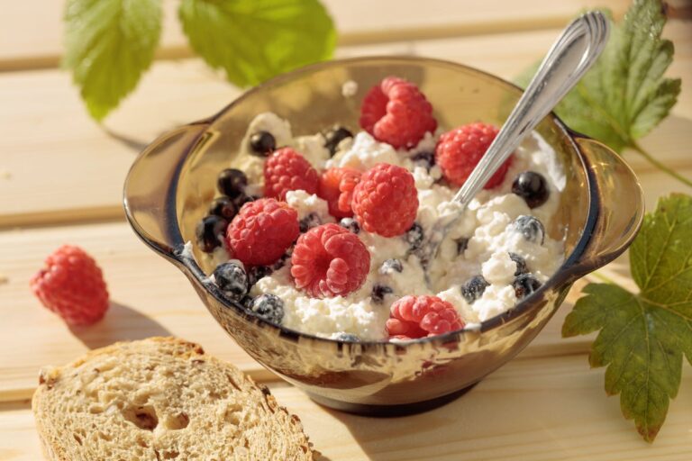 Does cottage cheese actually help you build muscle and lose fat?