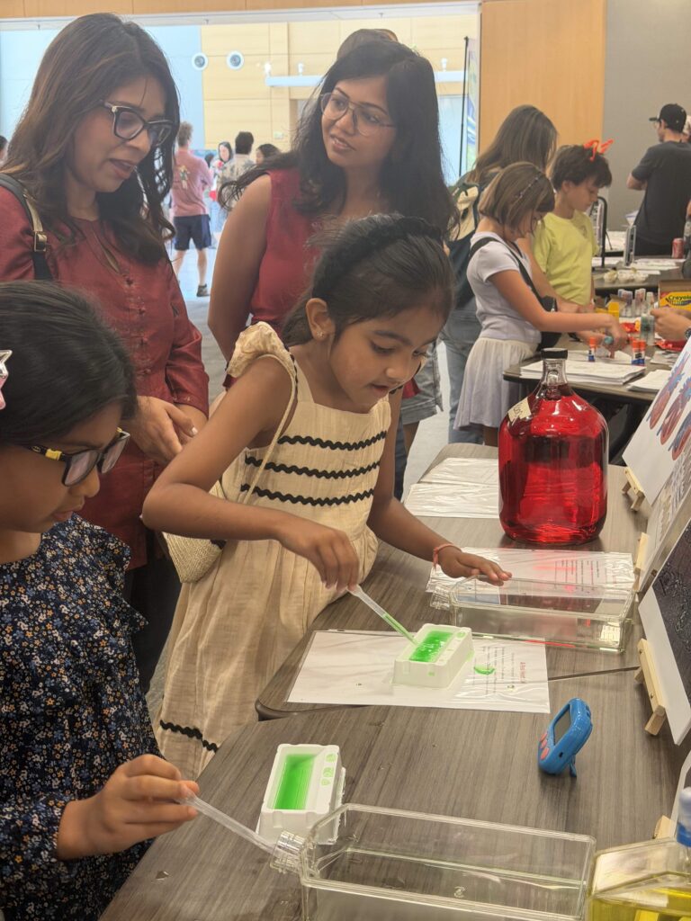Researchers connect with the public at Summer Science Day Researchers connect with the public at Summer Science Day
