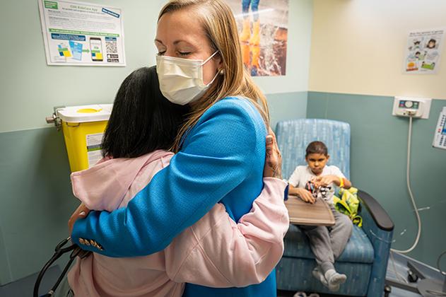 Dr. Jamie Flerlage ‘05, division chief for pediatric hematology/oncology at the University of Rochester’s Golisano Children’s Hospital, hugs her patient’s mother, Mercedes Marti.