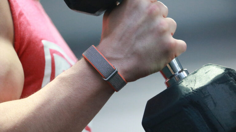 Garmin Cirqa versus Fitbit Air: How these two fitness trackers compare Garmin Cirqa versus Fitbit Air: How these two fitness trackers compare