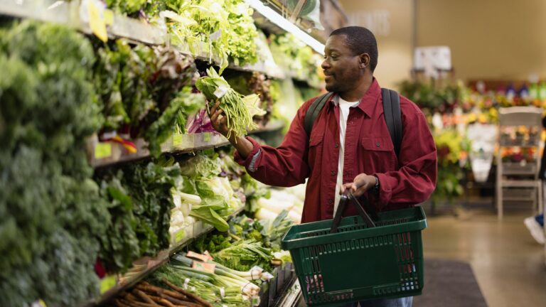 What to eat for healthy aging, according to a nutrition researcher | Harvard T.H. Chan School of Public Health What to eat for healthy aging, according to a nutrition researcher | Harvard T.H. Chan School of Public Health