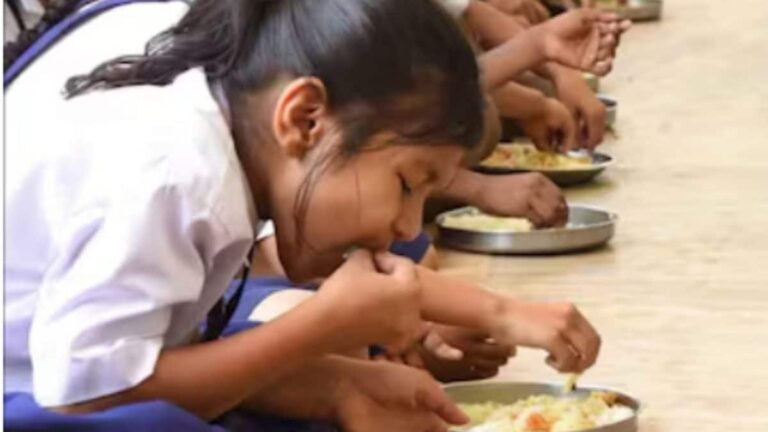 Dead Lizard, Watery Gravy: Why The Mid-Day Meal Scheme Faces Tough Questions On Hygiene And Nutrition Dead Lizard, Watery Gravy: Why The Mid-Day Meal Scheme Faces Tough Questions On Hygiene And Nutrition
