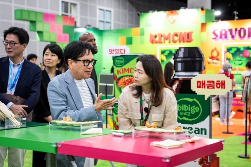 CJ Chairman Lee Jay-hyun tours the Olive Young Festa during a visit to KCON LA 2026. Photo courtesy of CJ - Seoul Economic Daily Finance News from South Korea