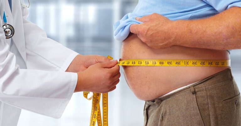 Low vitamin D levels and a large waist circumference: a dangerous combination that increases the risk of death in the over