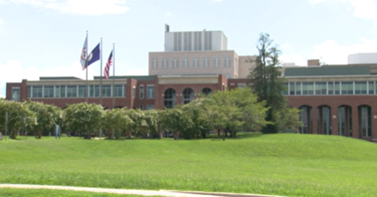 Accused murderer leaves U.S. from Virginia mental health facility