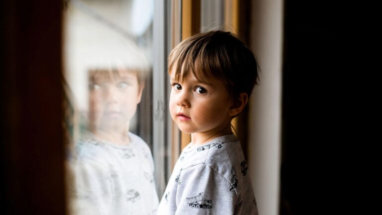 Children have twice the risk of mental health disorders after losing a parent