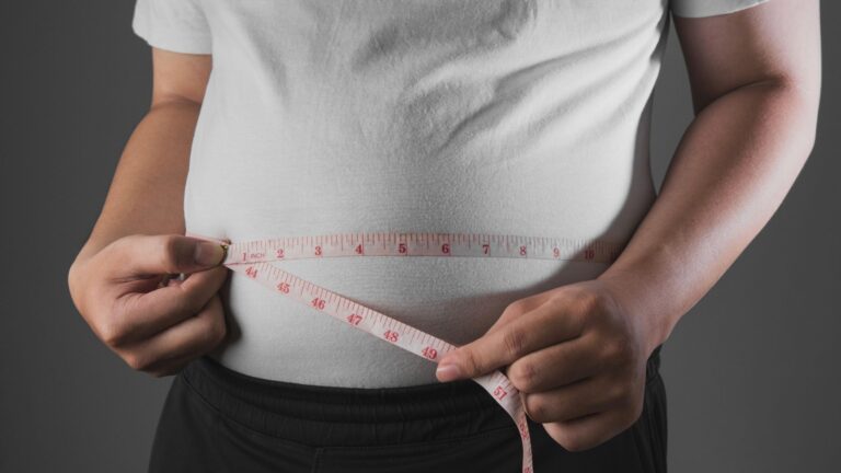 Waist size reveals health risks that BMI can miss
