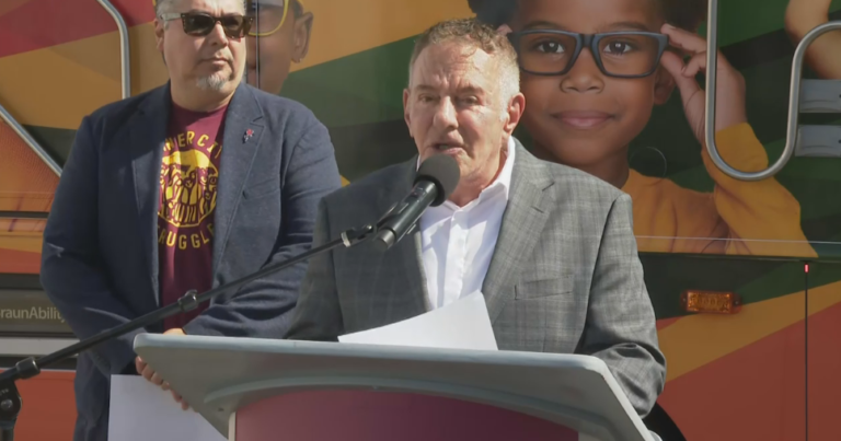 Boyle Heights community clinic says hundreds of residents treated for “toxic exposure” after Lineage fire Boyle Heights community clinic says hundreds of residents treated for "toxic exposure" after Lineage fire