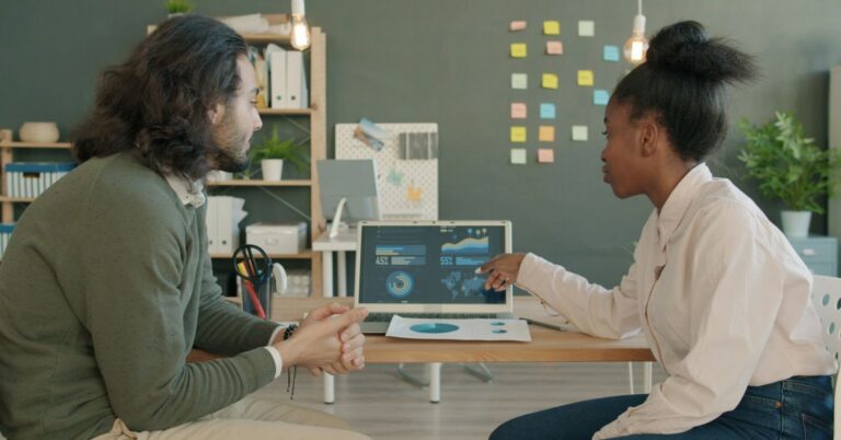 Teaching Companies to Tell Stories With Data Teaching Companies to Tell Stories With Data