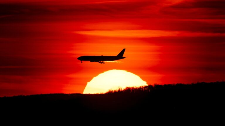Flight attendants and pilots have highest risk of dying from radiation