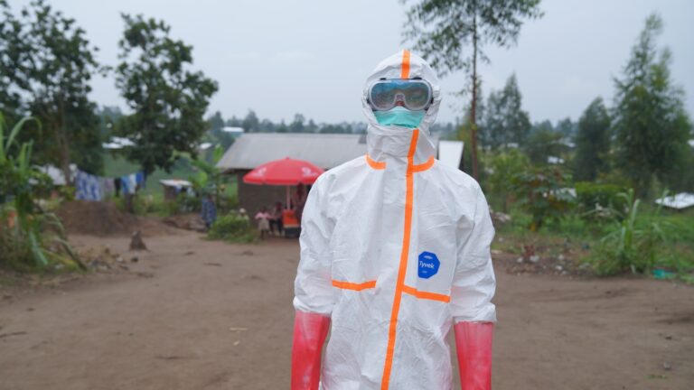 One man works to slow fast-growing Ebola outbreak, and he’s doing it unpaid One man works to slow fast-growing Ebola outbreak, and he's doing it unpaid
