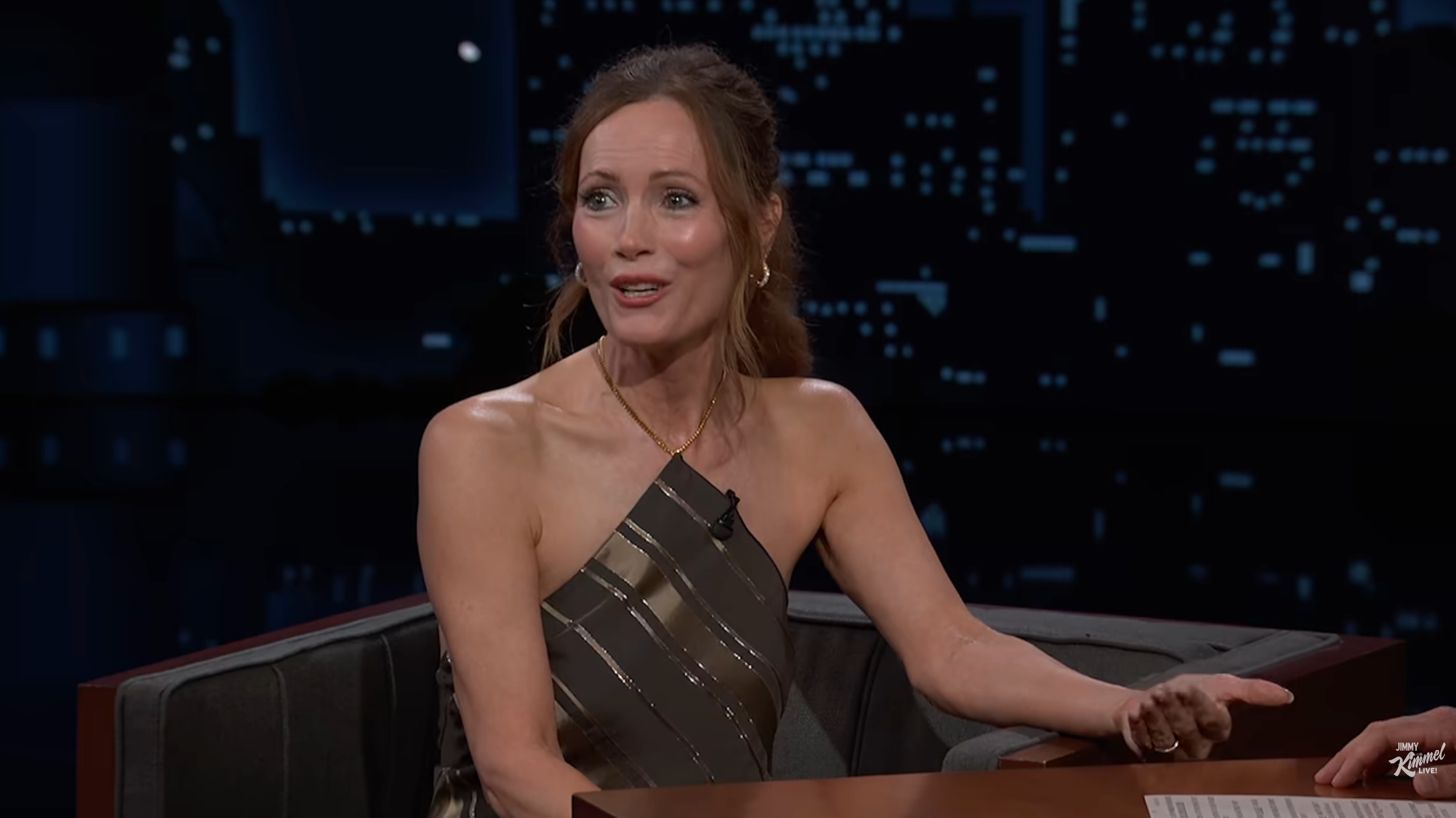 Leslie on a talk show set