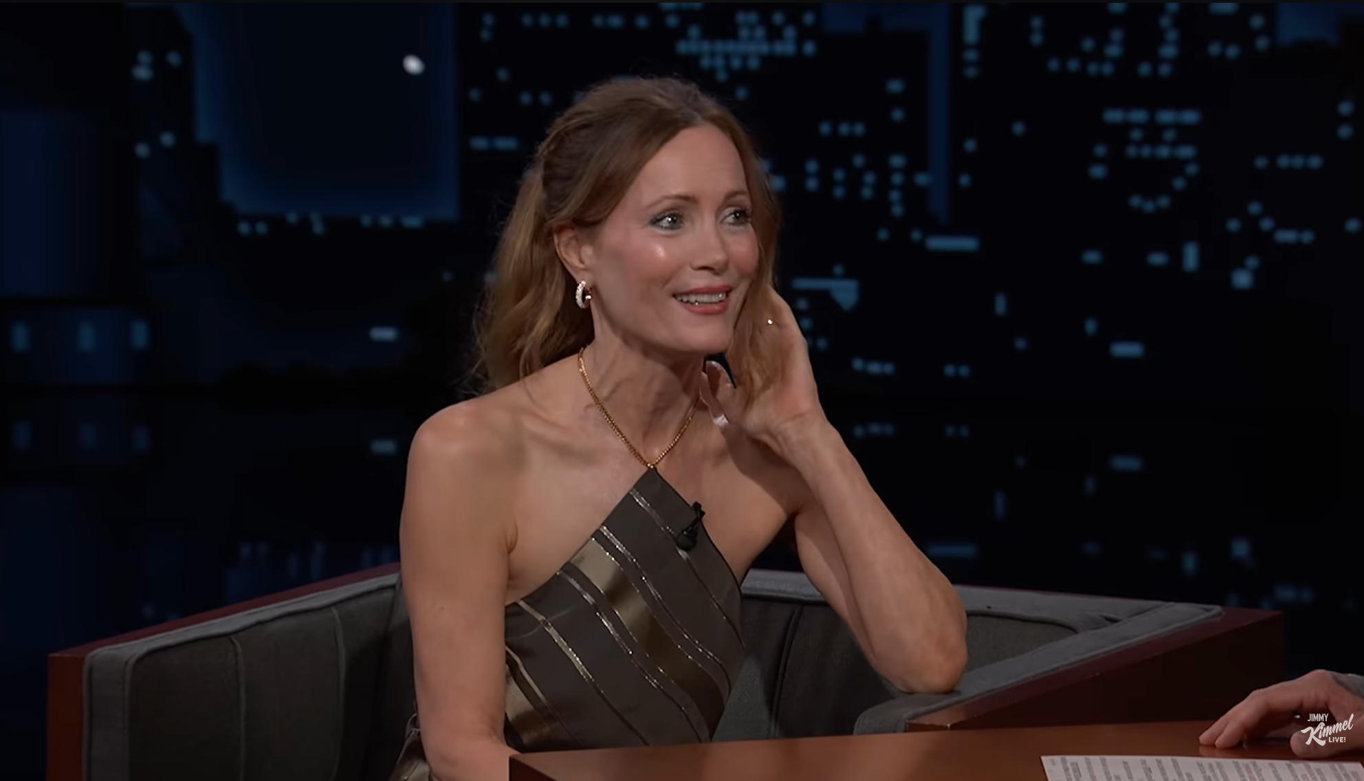 Leslie on a talk show set