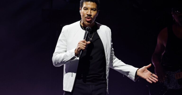 Lionel Richie hospitalized after St. Louis show in latest health concern
