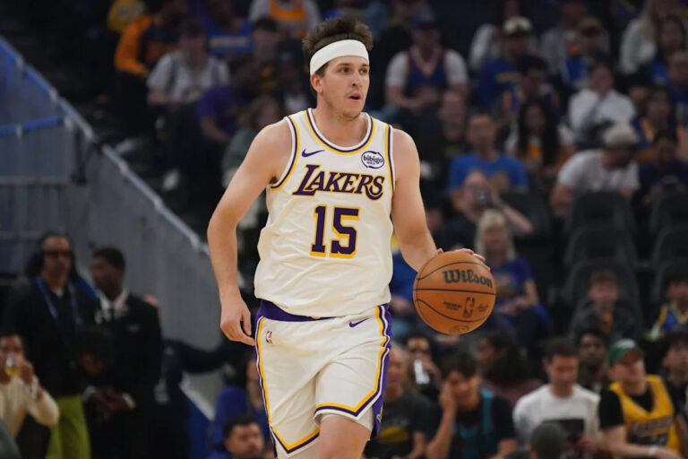 Austin Reaves’ Girlfriend Roasts Lakers Star’s Workout Form During Vacation: “Girls Had Way Better Form” Austin Reaves’ Girlfriend Roasts Lakers Star’s Workout Form During Vacation: “Girls Had Way Better Form”