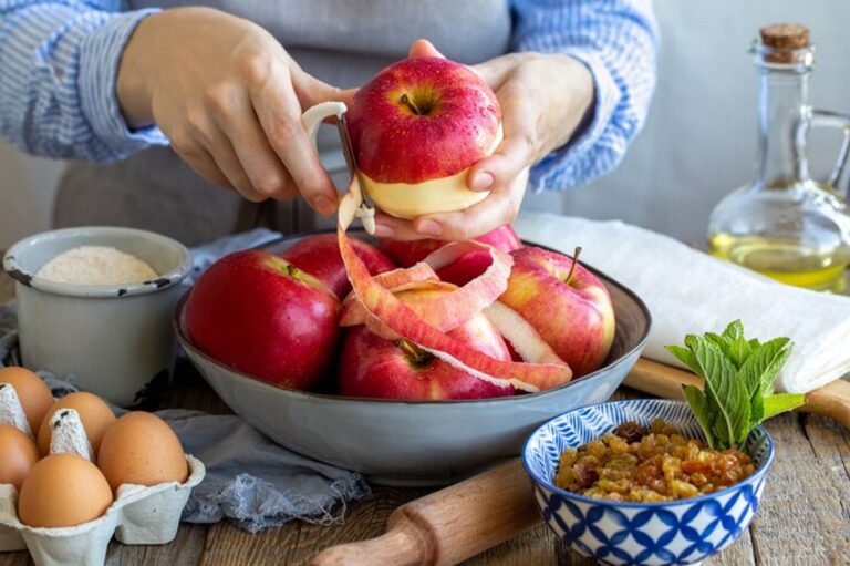 Apple: 10 Health Benefits, 52 Calories, 4.6mg Vitamin C, and 5 Side Effects You Should Know