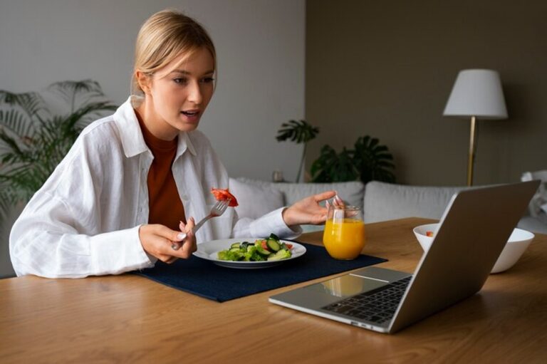 The Desk Job Diet Plan: Losing Weight When You Sit for 10 Hours a Day